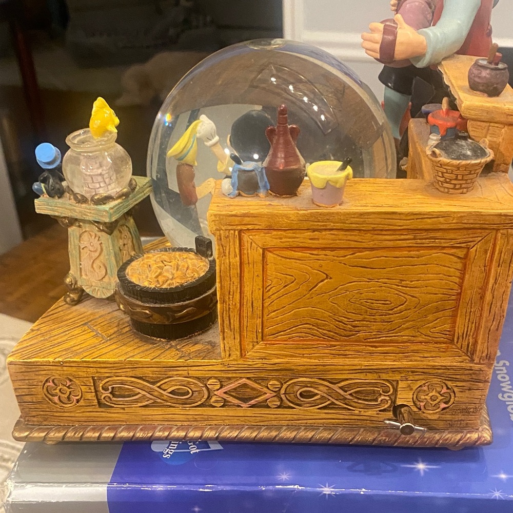 Disney Vintage Ghepettos Workshop Snowglobe with Pinocchio . - Picture 8 of 14